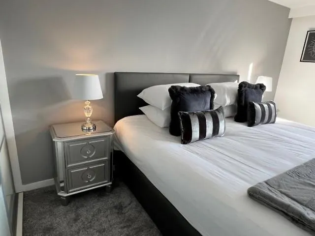 Modern & Spacious 2 Bed Merchant City Apart-High St